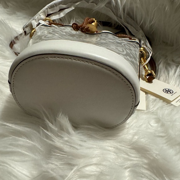 T Monogram Bucket Bag - Picture 13 of 14